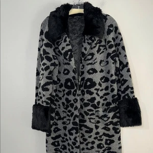 Boston Proper schwarz-graue Teddyjacke Plüsch Kunstfell - Bild 1 von 14