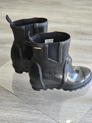 Sorel Joan Rain Wedge Chelsea Women's Rubber Rain Roots. Sz 8 - Image 1 of 4