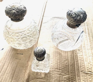 3 x ANTIQUE HALLMARKED SILVER TOP GLASS PERFUME BOTTLES - Picture 1 of 16