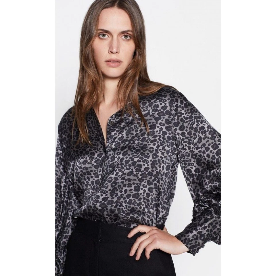 Blusa Top EQUIPMENT 100% Seda Bolena Plateada Acero Gris Leopardo X-Pequeña Foto 1 de 4