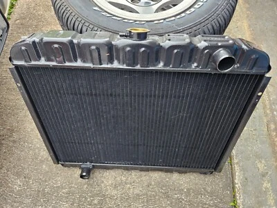 NUEVO Grabado 1972 AMC Hornet Gremlin X 304 3 velocidades Alta Eficiencia 3 núcleos V8 Radiador Foto 1 de 4