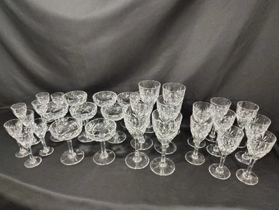 Juego de vajilla de cristal Saint Louis Francia 30 piezas vino de cristal cortado - 4 juegos Foto 1 de 4