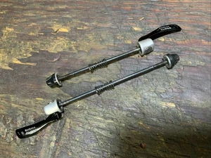 SHIMANO DEORE LX MTB QUICK RELEASE F/R SKEWER SET 100/135MM GREAT SHAPE - Picture 1 of 8