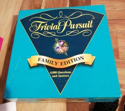 VINTAGE 1995 TRIVIAL PURSUIT FAMILY EDITION QUESTIONS FOR ADULTS & KIDS PARTY - Image 1 of 4