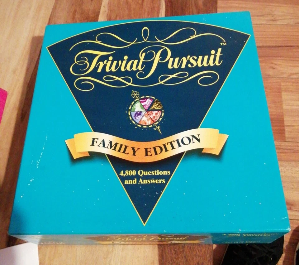 VINTAGE 1995 TRIVIAL PURSUIT FAMILY EDITION QUESTIONS FOR ADULTS & KIDS PARTY - Image 1 of 4