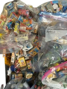 Mini Brands Zuru Grab Bag Serie 1,2,3,4, fiebre del oro elegido al azar 15 artículos Lote - Imagen 1 de 3