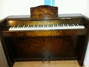 Klavier - Bild 1 von 4