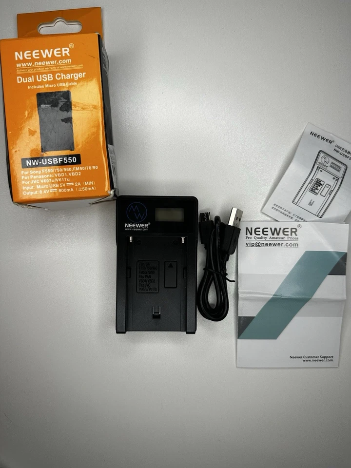 Neewer NW-USBF550 Dual USB Charger - Image 1 of 4
