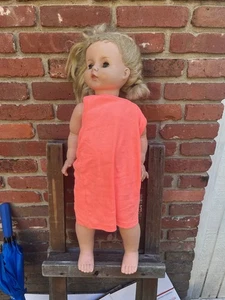 Muñeca Niña Vintage Marcada T27 Plástico Duro 27" Cabello Rubio Firmado en Cuello - Imagen 1 de 8