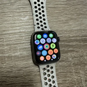 Apple Watch Series 9 45mm aluminiowa obudowa z opaską sportową M/L - Midnight (GPS) - Zdjęcie 1 z 11