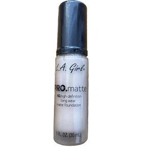 ~24-pack~ L.A. GIRL Pro Matte Foundation - GLM715 Porcelain - Picture 1 of 2