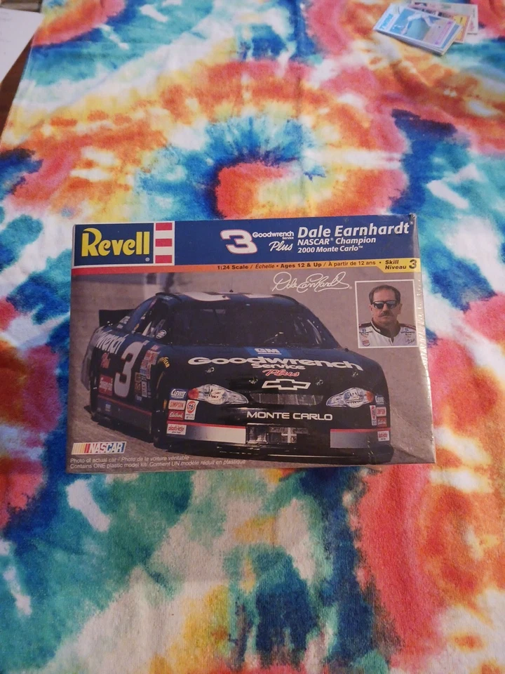 Revell Dale Earnhardt #3 Nascar Champion 2000 Monte Carlo 1 24 Model Kit 85-2585