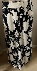 Falda larga de seda floral crema y negra Escada - Imagen 1 de 5