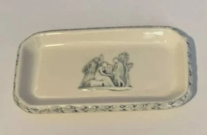 Vintage kleines rechteckiges Keramik Tablett mit grünem Rand & griechischer Szene in der Mitte - Bild 1 von 9