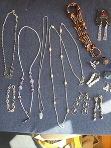 Verschiedene Modeschmuck Set Ohrringe, Halsketten, Ringe, Armbänder stilvoll - Bild 1 von 14