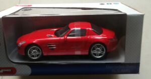 Mondo Mercedes-Benz SLS AMG Red Hardtop (1:18 scale diecast model car) (BNIB)