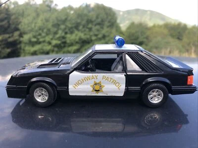 Bburago burago - Ford Mustang California Highway Patrol - cod.0182 / 0183  black - Immagine 1 di 4