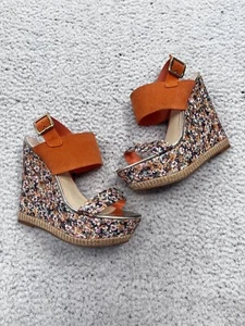 Women's Betsy Johnson Floral Tan Leather Open Toe Platform Wedge Sandal Size 8 M - Picture 1 of 15