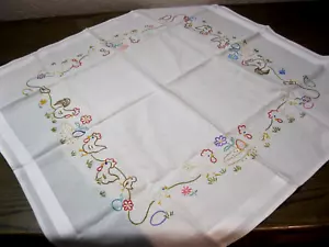 Handbestickte Mitteldecke Ostermotiv Jobelan ca. 78 x 77 cm Handarbeit Stickerei - Bild 1 von 3