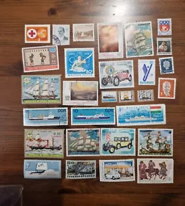 collezione oltre 200 francobolli stamps vintage secolo scorso alcuni introvabili - Foto 1 di 6
