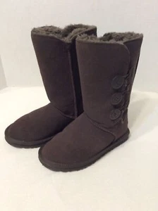 UGG AUSTRALIA Women’s Brown Bailey Button Triplet II Sheepskin Lined Boots ~ 7 - Picture 1 of 12