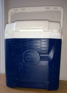 VNTG Original IGLOO Summer Beer Beach Patio Outdoor Cooler (With 2 Cup Holders) - Picture 1 of 5
