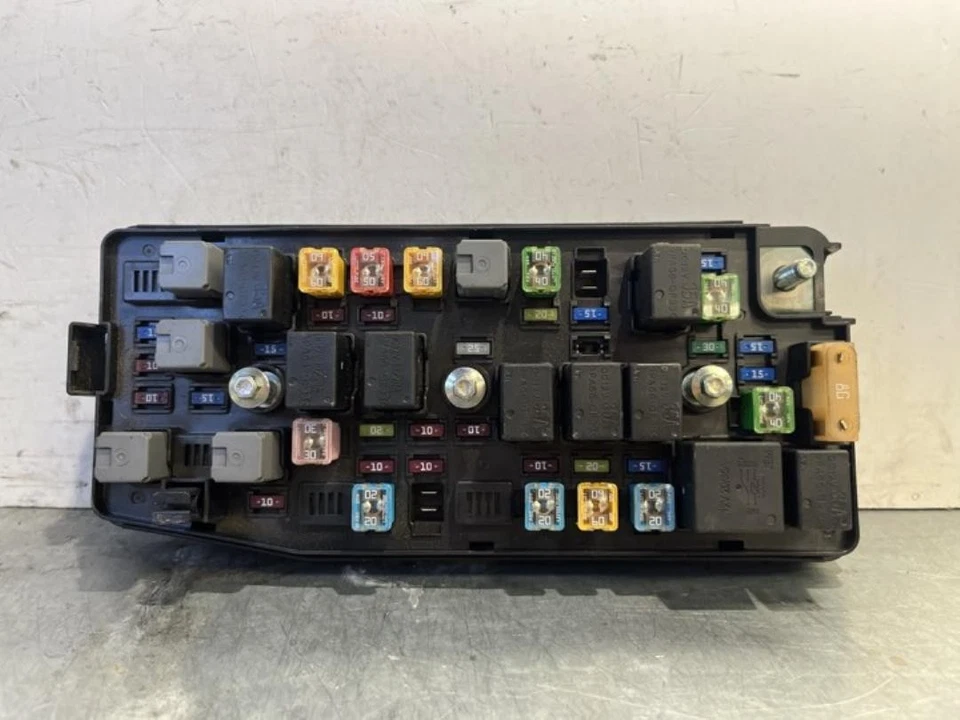 95471068 Caja Reles/Fusibles para CHEVROLET CAPTIVA 2.2 VCDi LT 2WD 112425 - Imagen 1 de 3