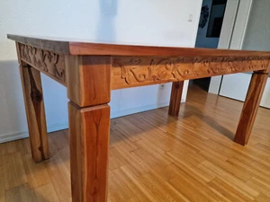 Wunderschöner, massiver Teakholz-Esstisch mit seitlichen Schnitzereien - Bild 1 von 9