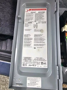 SQUARE D FUSIBLE HEAVY DUTY SAFETY SWITCH D322N,3P/60A/240V - Picture 1 of 4