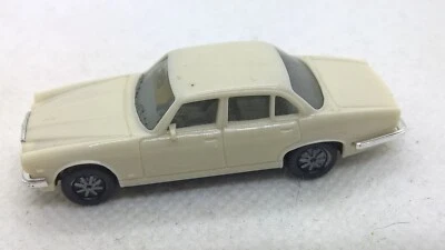 Herpa 2020 Jaguar XJ6 XJ12 XJ Limousine weiß (37) - Bild 1 von 3