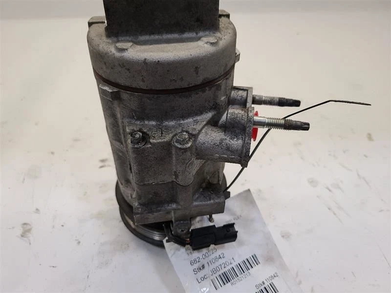 2008-12 FORD TAURUS 3.5L AC Compressor   - Image 1 of 4