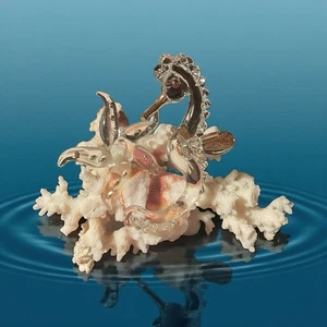 "Caballito de mar y estrella de mar de vidrio soplado con borde de oro de 24 k montado en coral 6x4x4""" - Imagen 1 de 8