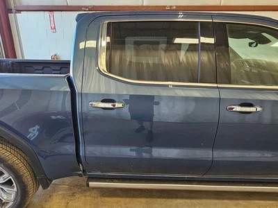 GMC Sierra Denali 1500 2025 pasajero puerta trasera derecha 3105167 Foto 1 de 4