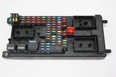 Relé de caja de fusibles de motor Land Rover LR3 RANGE ROVER SPORT OEM 2005-2009 Foto 1 de 3