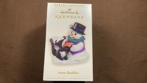 Hallmark Keepsake Christmas Ornament Snow Buddies Snowman Skunk - Bild 1 von 2