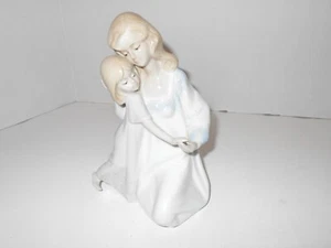 Vintage Mother and Daughter Porcelain Figurine by Paul Sebastian, 1990 - Picture 1 of 4