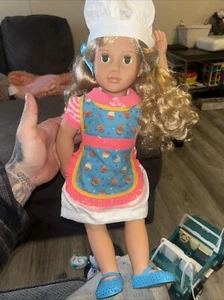 Muñeca nuestra generación muñeca de 18 pulgadas ojo verde con silla de pelo y ajuste de cocina - Imagen 1 de 3