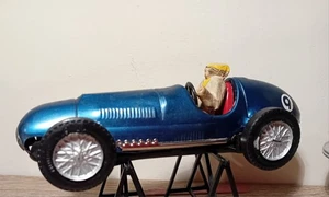 Scalextric Ferrari, Vintage Blechauto mit Fahrer. v.g.c. - Bild 1 von 11