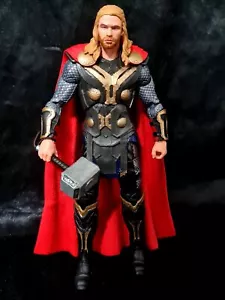 Figura Thor de 10 años de Marvel Legends Studios de Darkworld paquete de 2 figuras de la serie - Imagen 1 de 5
