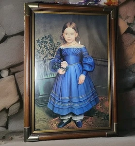Marco grande de madera y metal con estampado niña en vestido azul "Rosa Heyward" - Imagen 1 de 5
