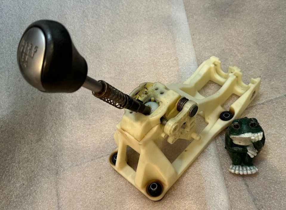 Kia Rio 2008 palanca de cambios manual de 5 velocidades Foto 1 de 4