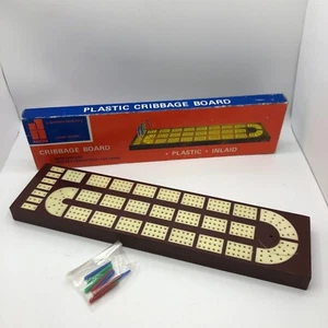 Tablero de cribado vintage Hansen Games con clavijas de plástico con incrustaciones con caja de almacenamiento de tarjetas - Imagen 1 de 8