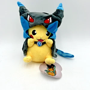 Pokemon Center 2018 - Mega Charizard X Cape Pikachu Poke Plush New w/ Tags - Imagen 1 de 8