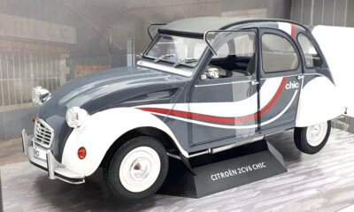Solido 1/18 Scale Diecast S1805023 - Citroen 2CV6 CHIC 1982 - Grey/White - Image 1 of 4