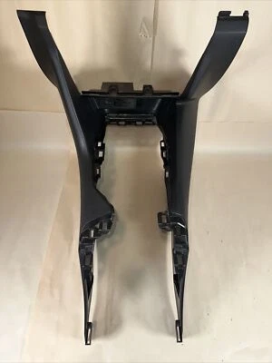 Отделка передней рамы центральной консоли Mazda 3 2014-2016 годов выпуска черная от оригинального производителя - Изображение 1 из 4