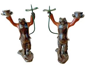Antike skurrile bemalte Bronze tanzendes Paar Froschkerzenständer - Paar - Bild 1 von 15