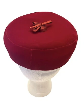 De colección SEARS MILLERY Rojo Rubí Top Plano Terciopelo Romántico Mujer Boina Sombrero EE. UU. Foto 1 de 4