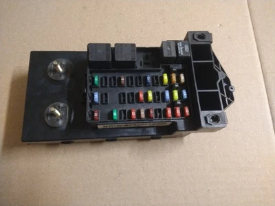 1999-2002 FORD EXPEDITION /NAVIGATOR UNDER DASH FUSE BOX P/N 1L1T-14A067-AB - Image 1 of 4