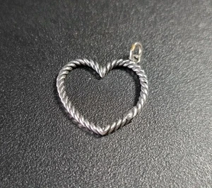 Colgante con dije de corazón de plata esterlina James Avery - Imagen 1 de 4