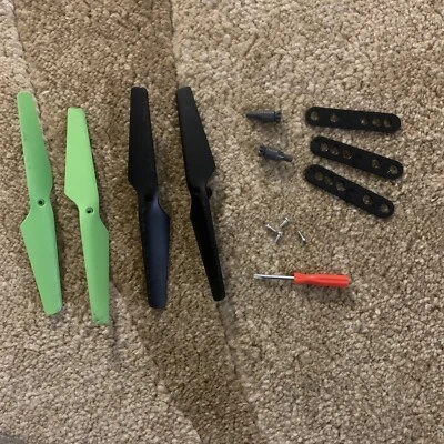 Sky Viper V2450FPV Streaming Drone 2017 Edition Replacement Blades Gently Used - Image 1 of 4